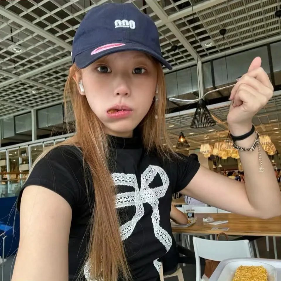 挎斗摩托车里的狗